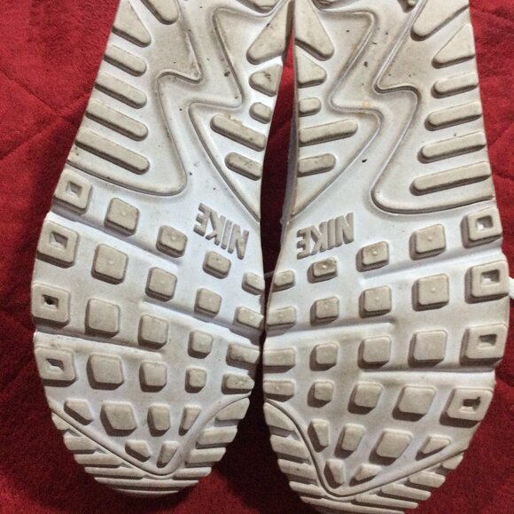 Nike Women's Air Max Shoe Size US 6.5 - Picture 6 of 10